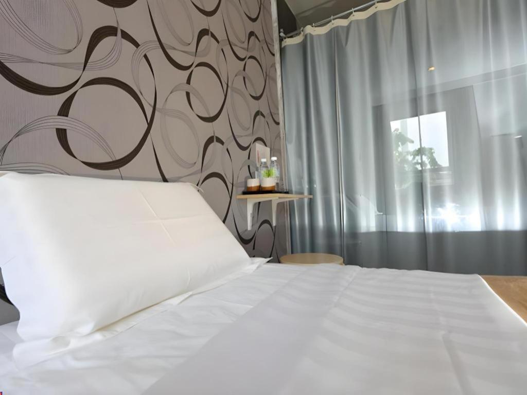 1 Hotel Taman Connaught Kuala Lumpur Exterior photo